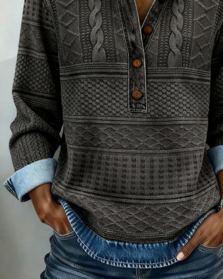 Damenpullover mit Zopfmuster und Knopfleiste