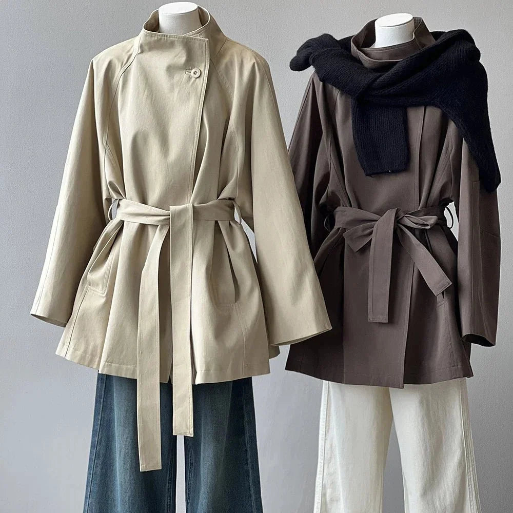 Gabardina elegante de gola subida para mulher