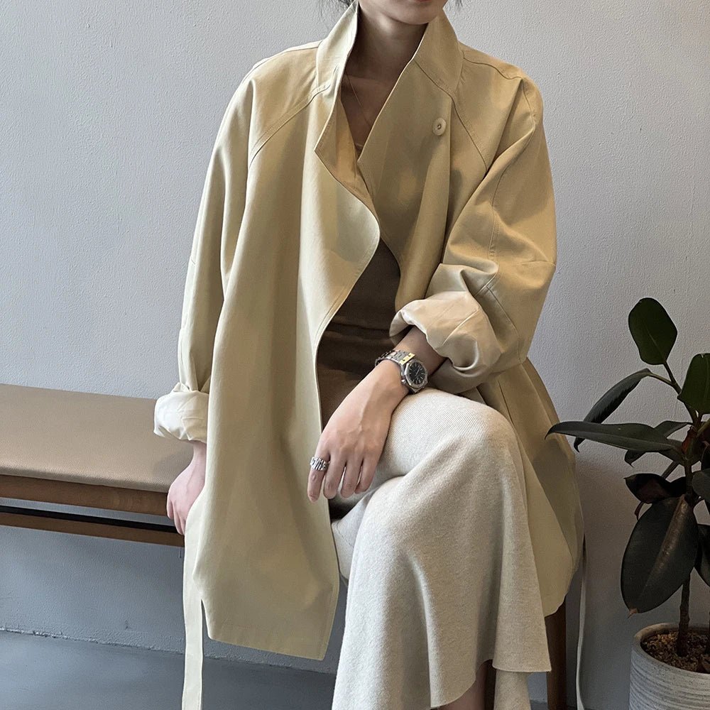 Gabardina elegante de gola subida para mulher