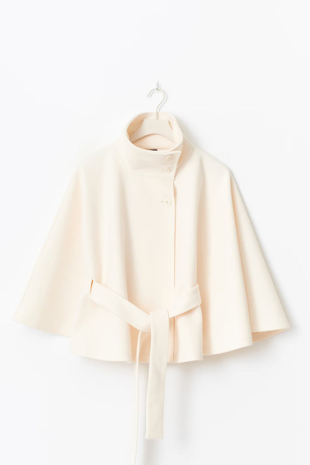 Cappotto mantella da donna con collo alto e cintura