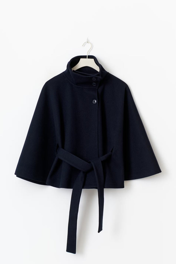 Cappotto mantella da donna con collo alto e cintura