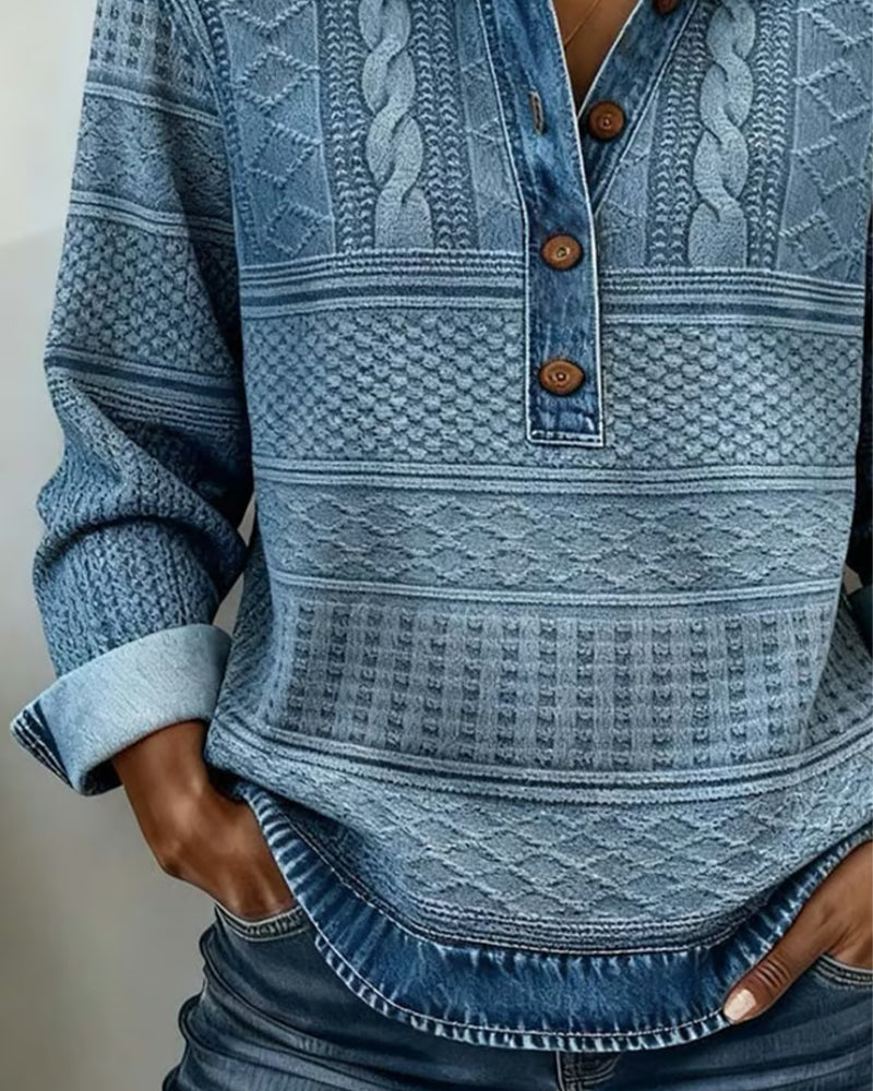 Damenpullover mit Zopfmuster und Knopfleiste