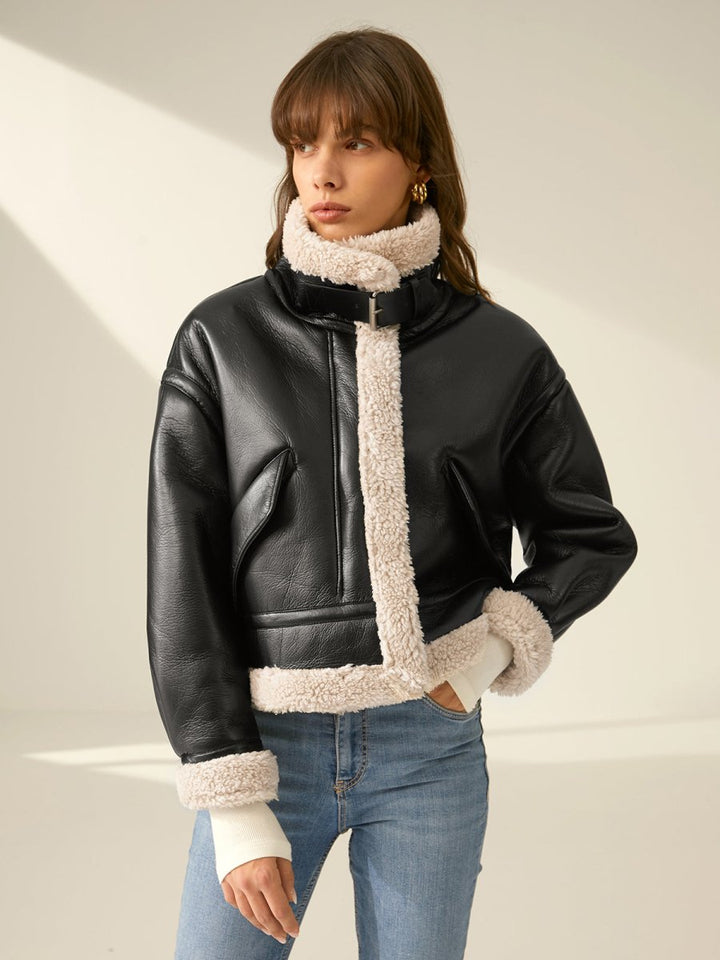 Blouson d’aviateur pour femme en similicuir avec doublure douillette en sherpa