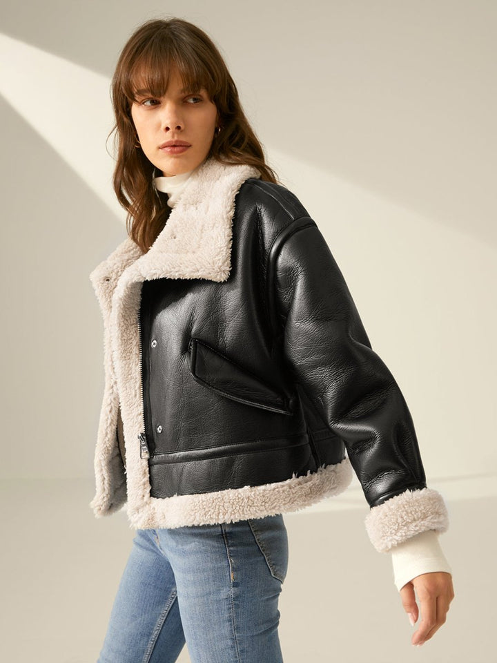 Blouson d’aviateur pour femme en similicuir avec doublure douillette en sherpa