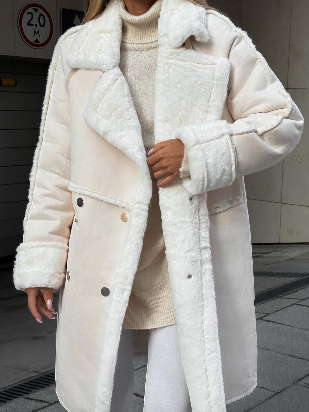 Oversized jakke i imiteret lammeskind til kvinder