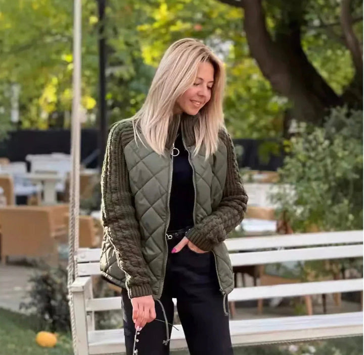 Leichte wattierte Jacke für Damen mit Strickstoff und Kordelzug