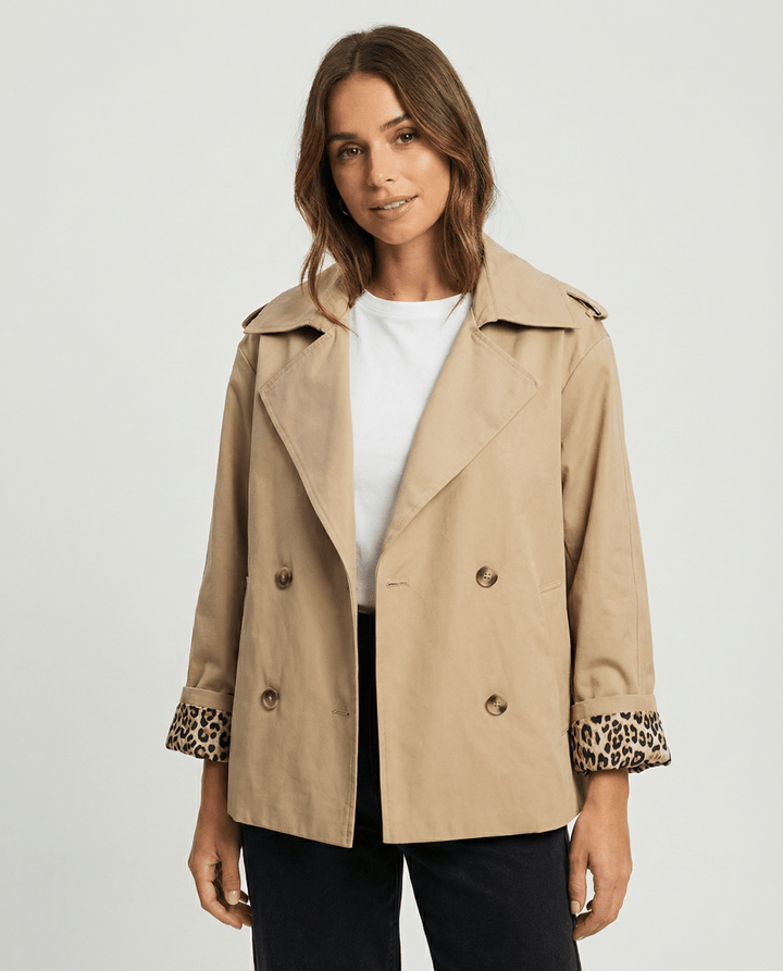 Trench coat con estampado de leopardo para mujer: capas con estilo para todas las estaciones