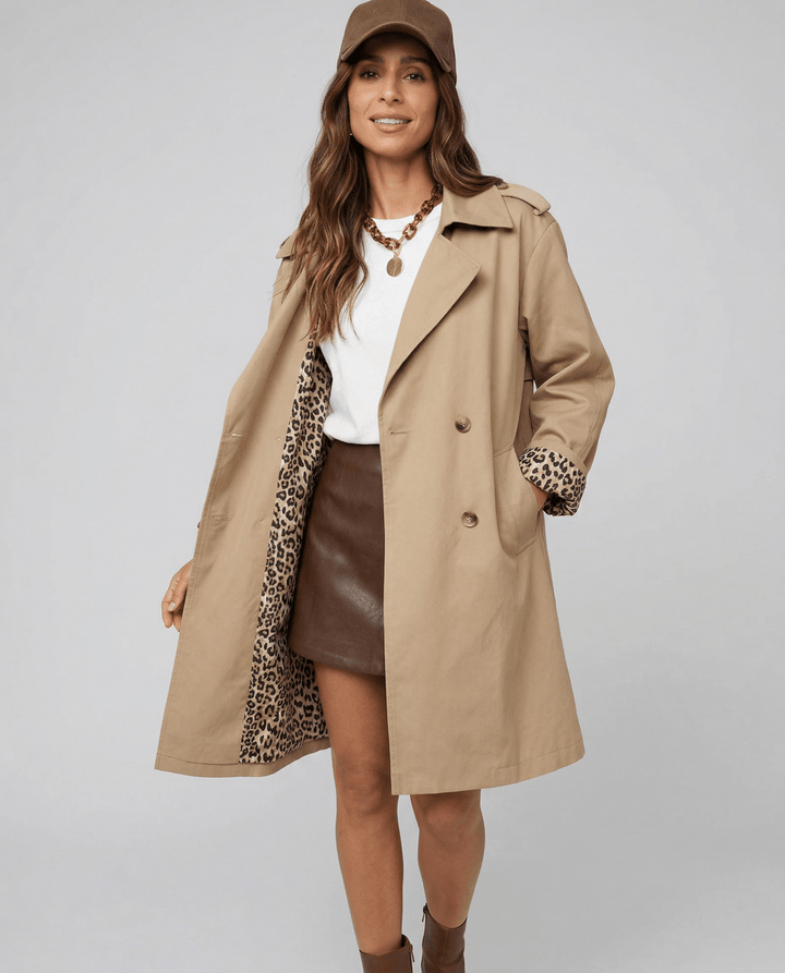 Trench coat con estampado de leopardo para mujer: capas con estilo para todas las estaciones