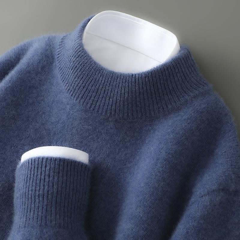 Classico pullover da donna lavorato a maglia con collo alto
