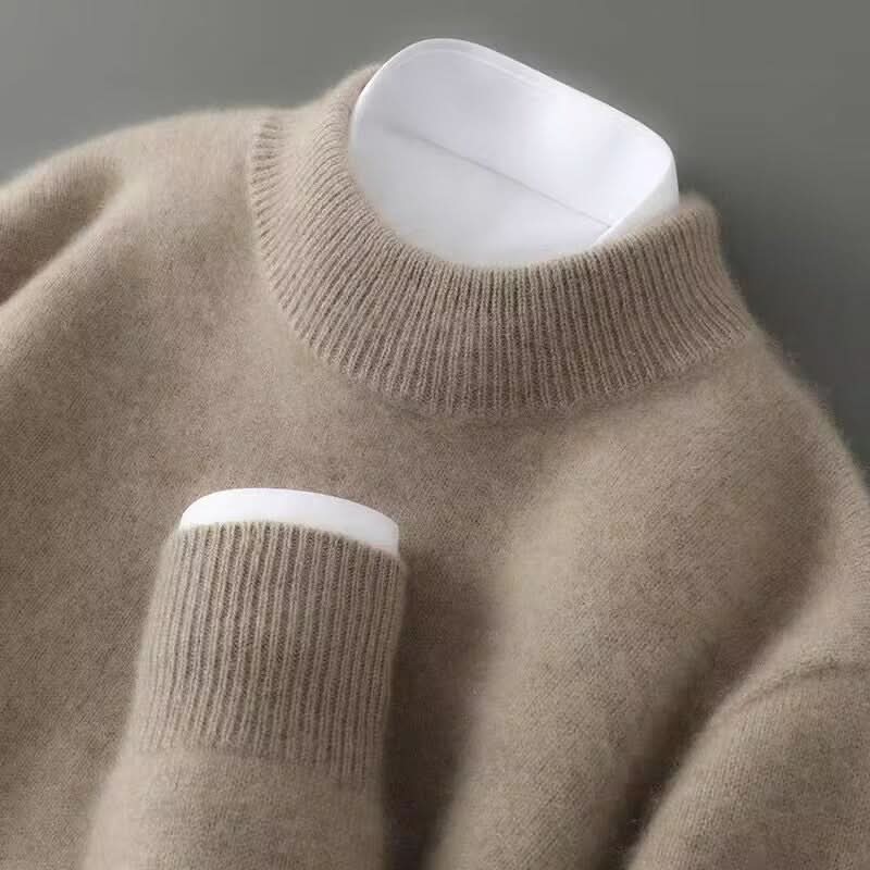 Classico pullover da donna lavorato a maglia con collo alto