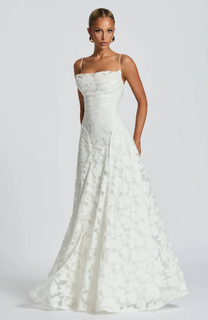 Amy | Women's Elegant Lace Maxi Dress in Floor Length Style-Metro Lane Plaza