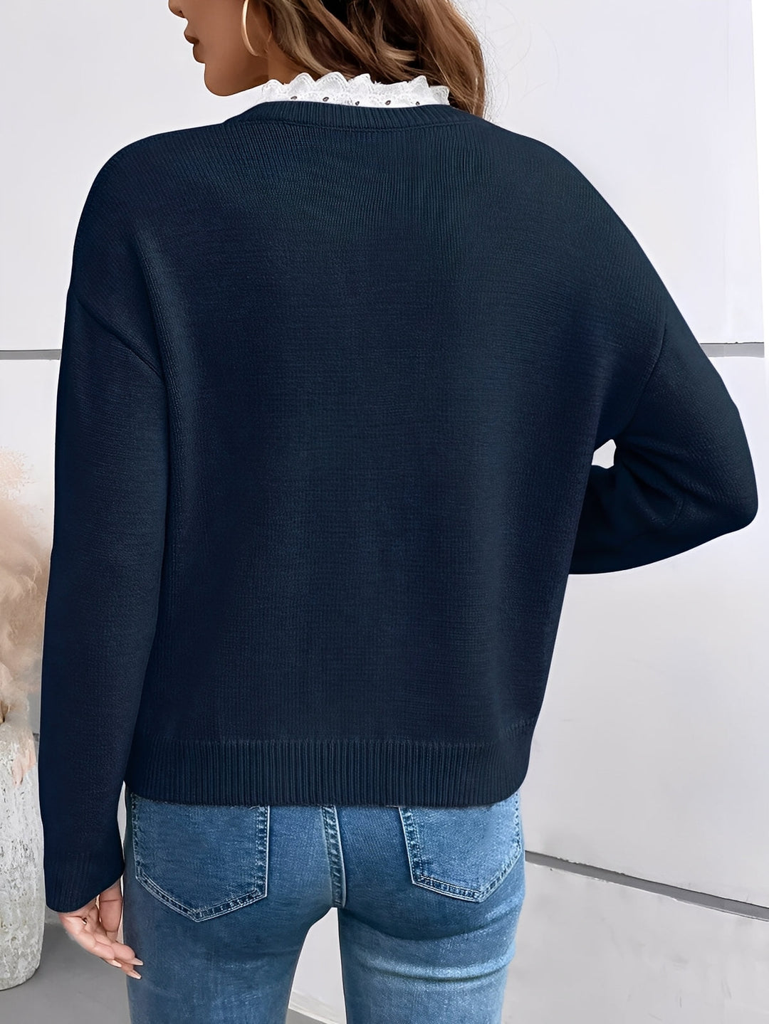 Suéter tejido para mujer con elegante cuello de encaje