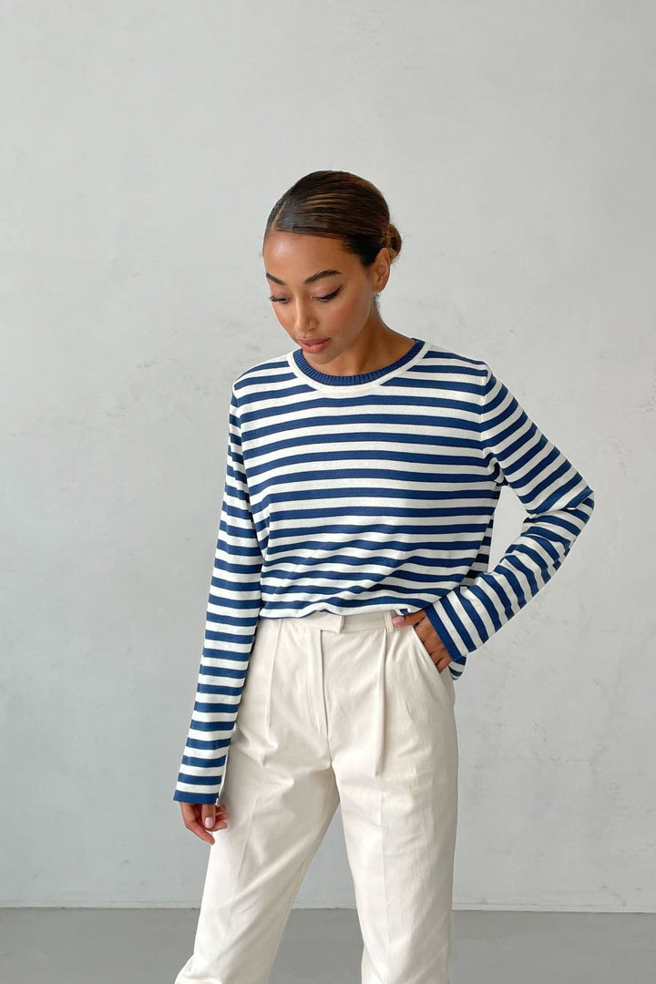 Siska | Women's Long Sleeve Top – Elegant and Breathable Design-Metro Lane Plaza