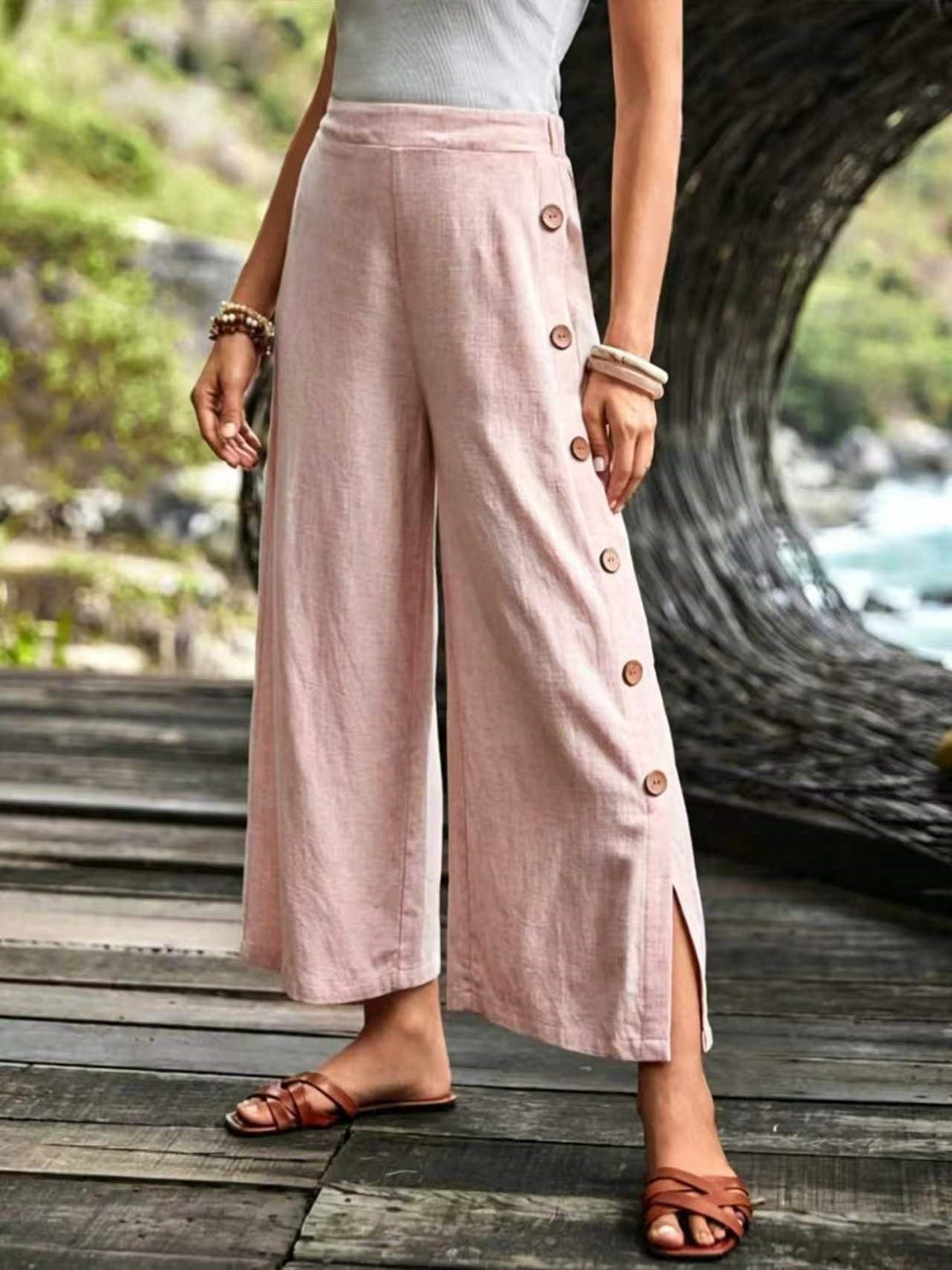Pantalones de lino de pierna ancha y corte relajado para mujer con detalle de botones