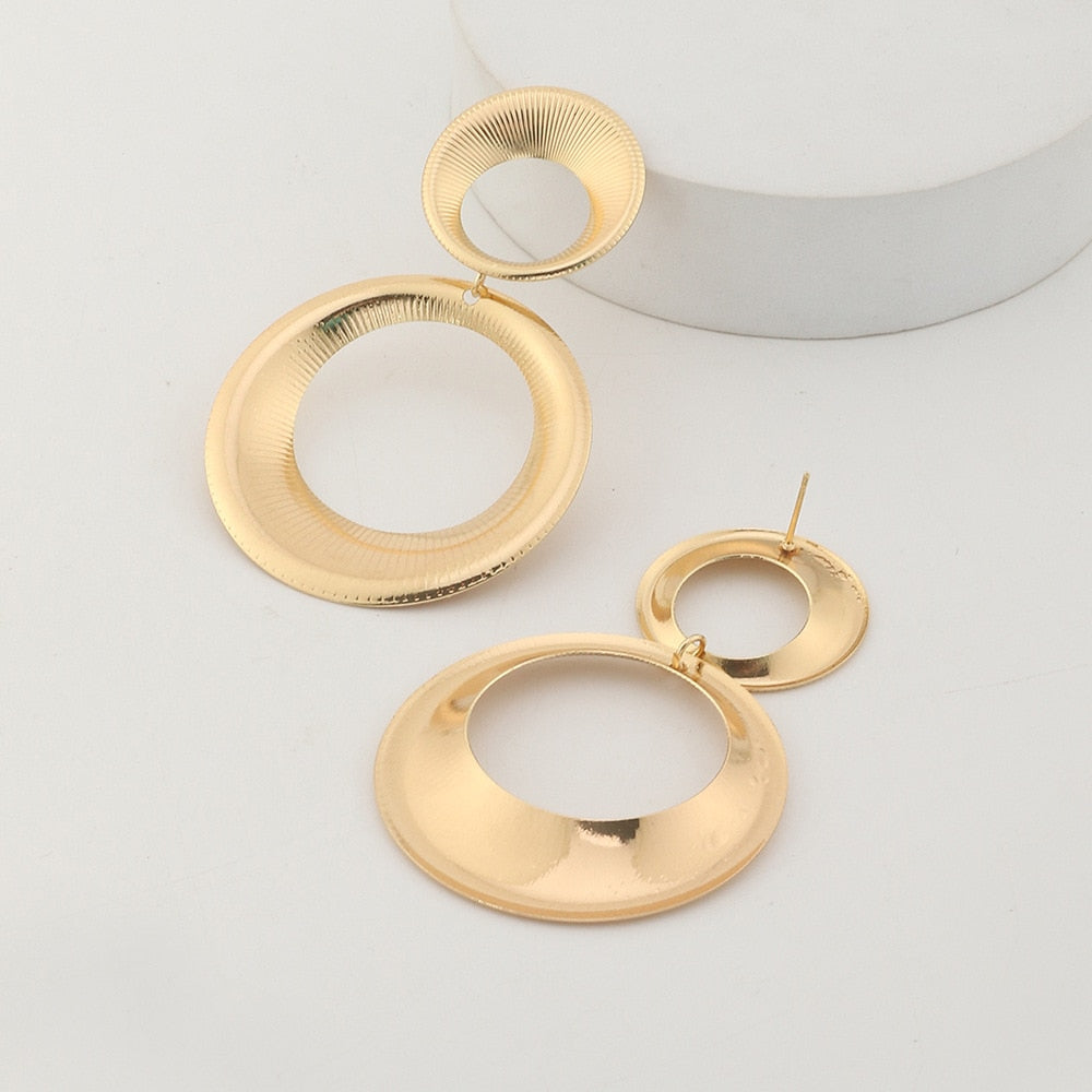 Anja | Women's Gold Earrings with 3D Effect – Minimalist Style-Metro Lane Plaza