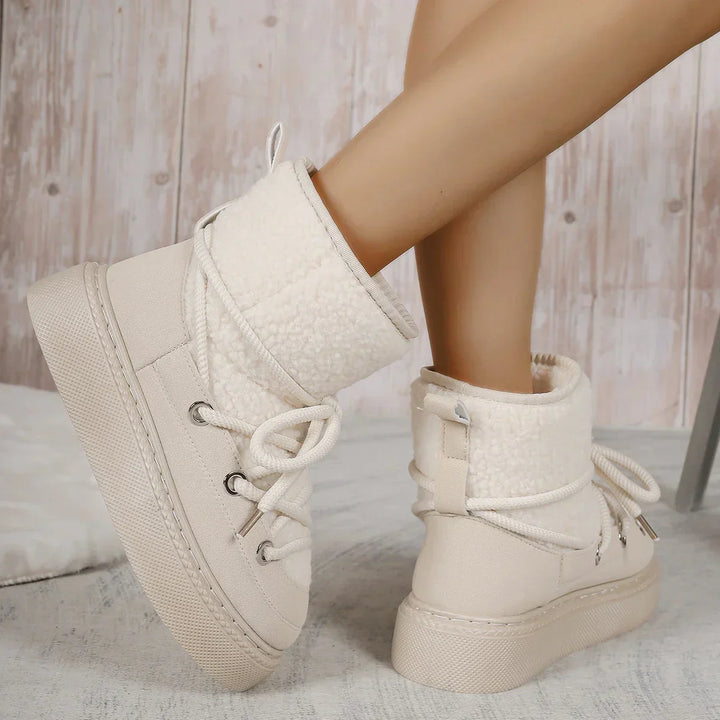 Botas de mulher com atacadores para o inverno