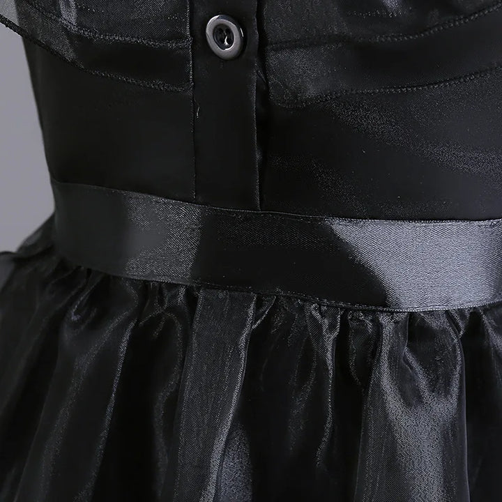 Sort kjole i flere lag med kagedesign til kvinder, med meshdetaljer, længde til midt på læggen