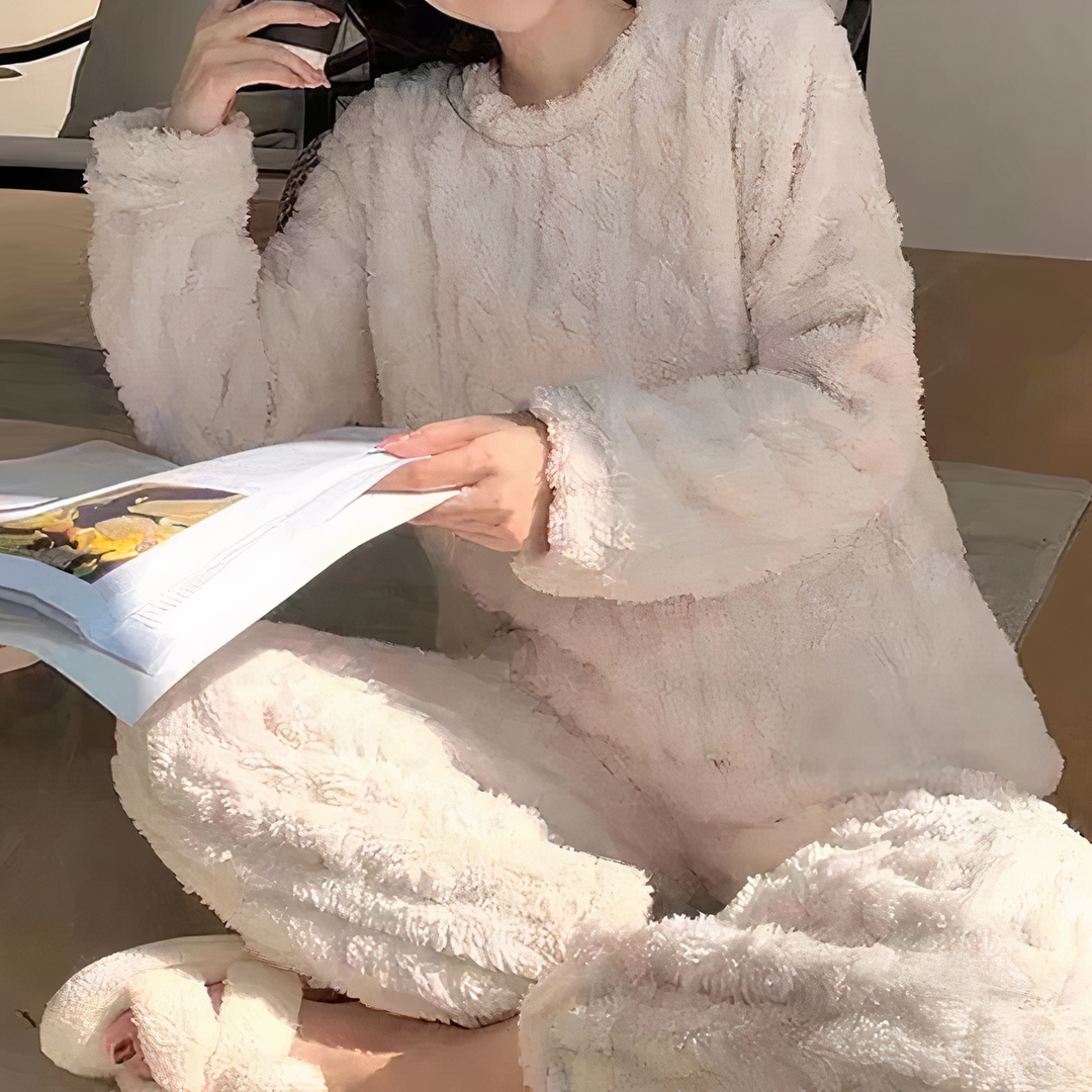 Women's Cozy Fleece Pajama Set-Metro Lane Plaza