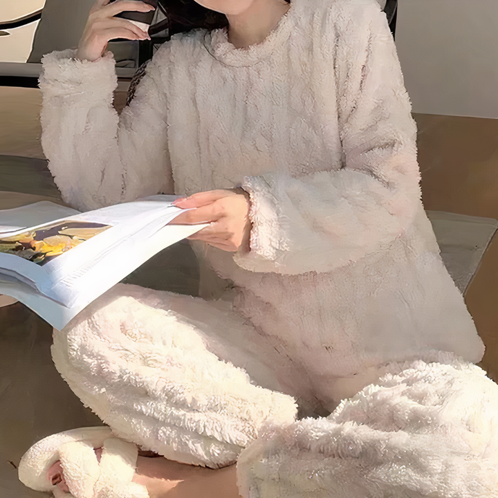 Women's Cozy Fleece Pajama Set-Metro Lane Plaza