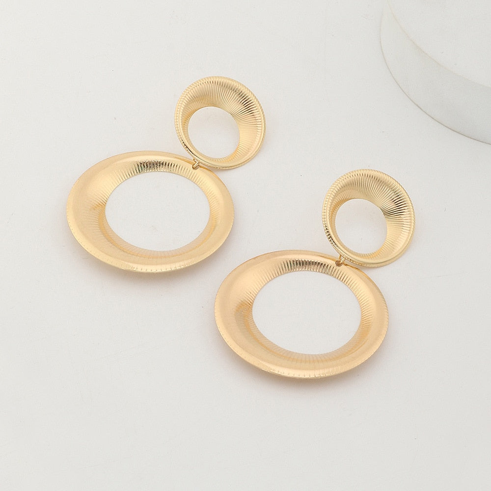 Anja | Women's Gold Earrings with 3D Effect – Minimalist Style-Metro Lane Plaza