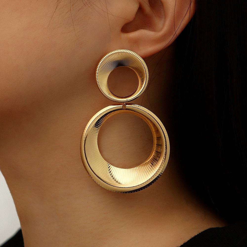 Anja | Women's Gold Earrings with 3D Effect – Minimalist Style-Metro Lane Plaza