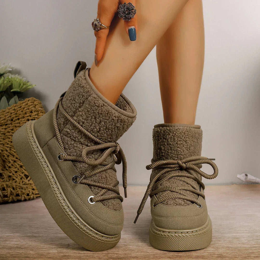 Botas de mulher com atacadores para o inverno