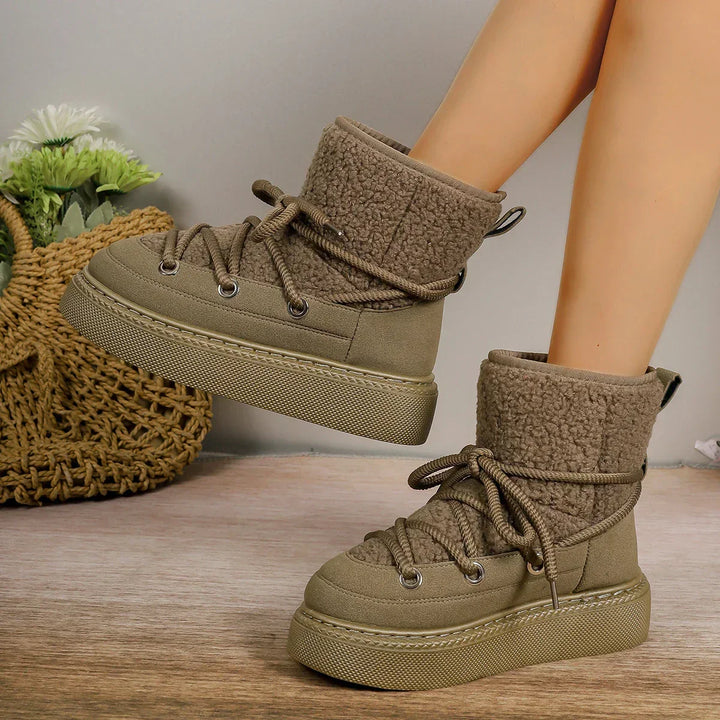 Botas de mulher com atacadores para o inverno