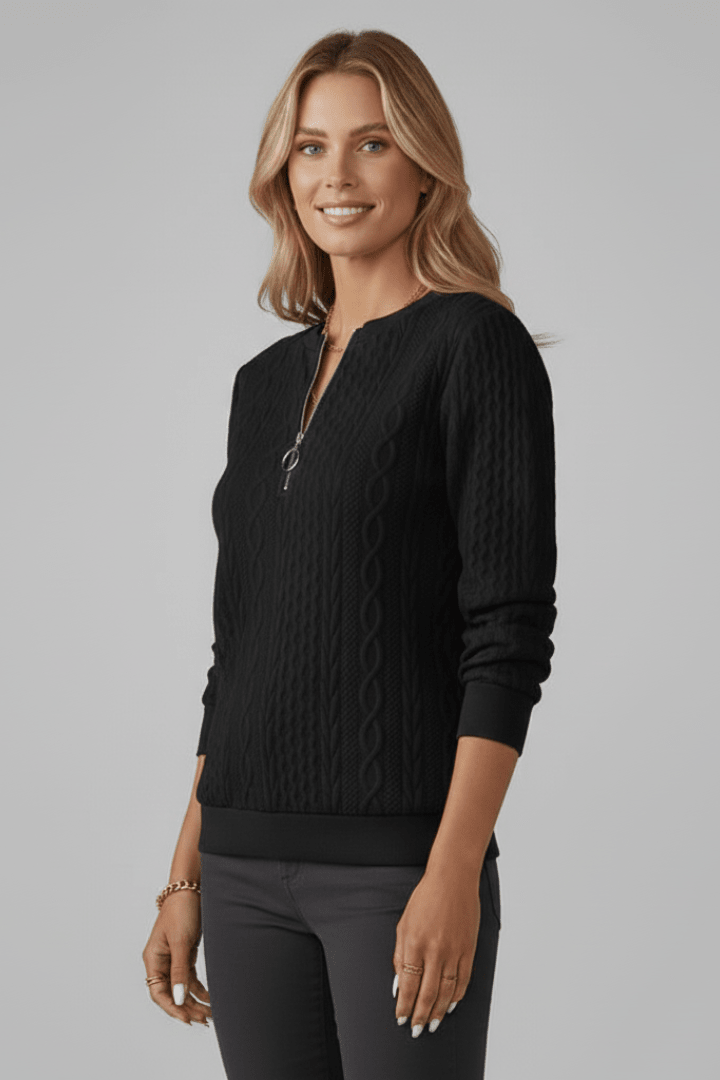 Damestriktrøje med kabelstrik og lynlås i halsen
