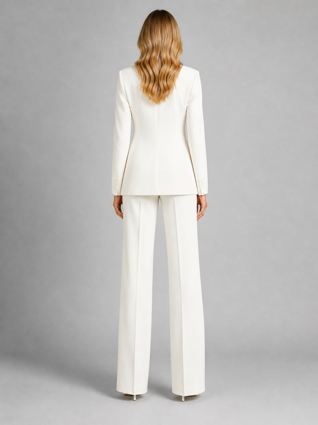 Tenue pour femme avec blazer ajusté et pantalon à jambes larges – look chic