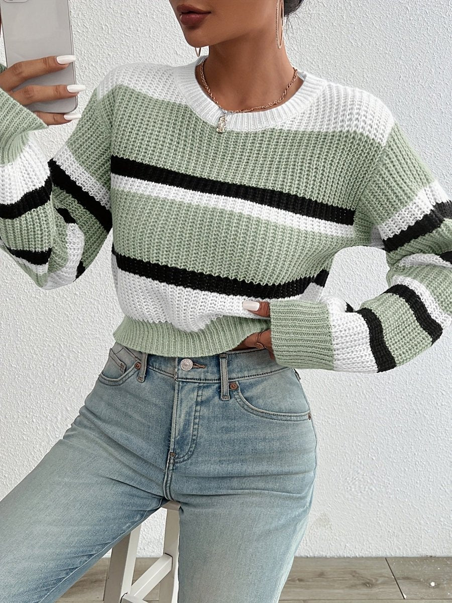 Gestreifter kurzer Damenstrickpullover