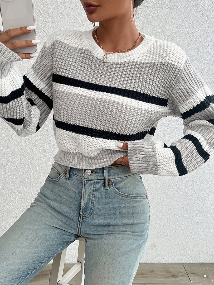 Gestreifter kurzer Damenstrickpullover