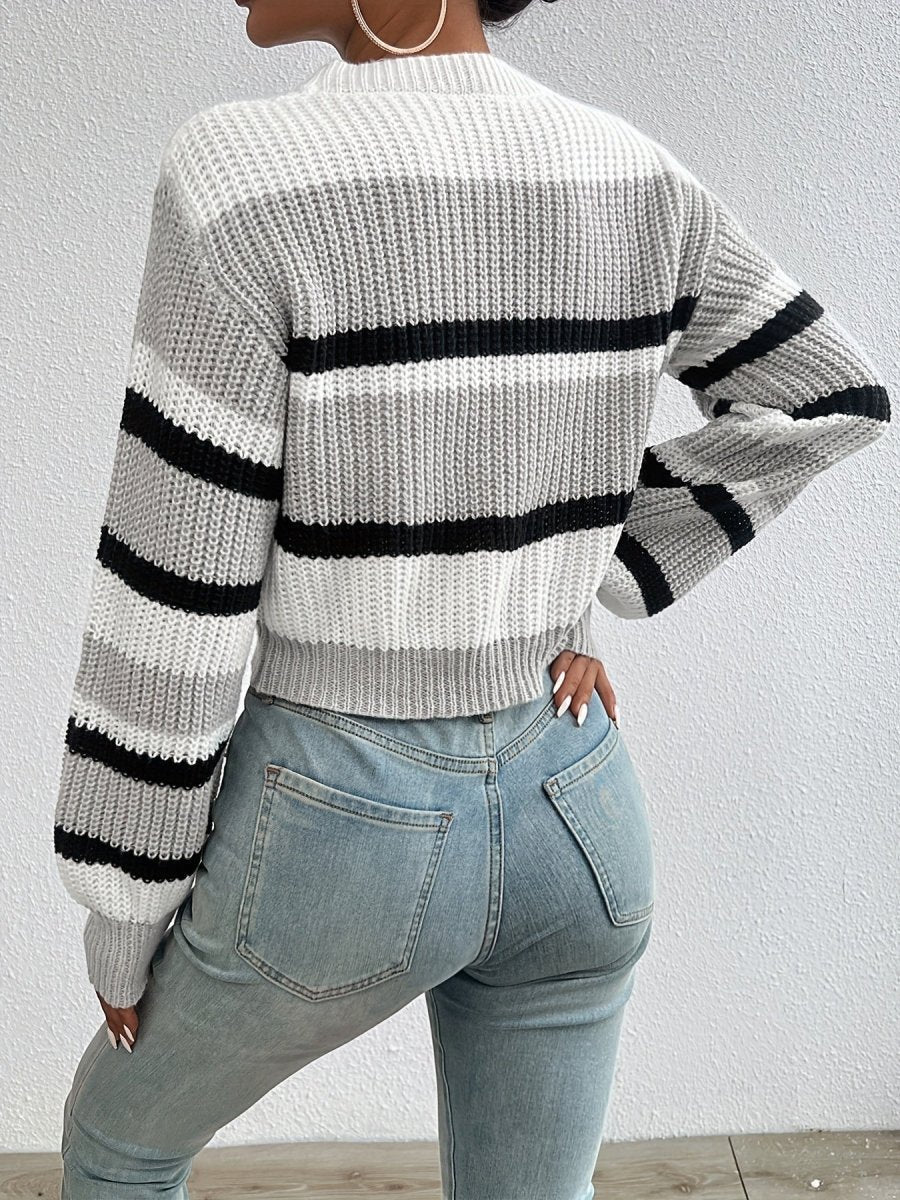 Gestreifter kurzer Damenstrickpullover