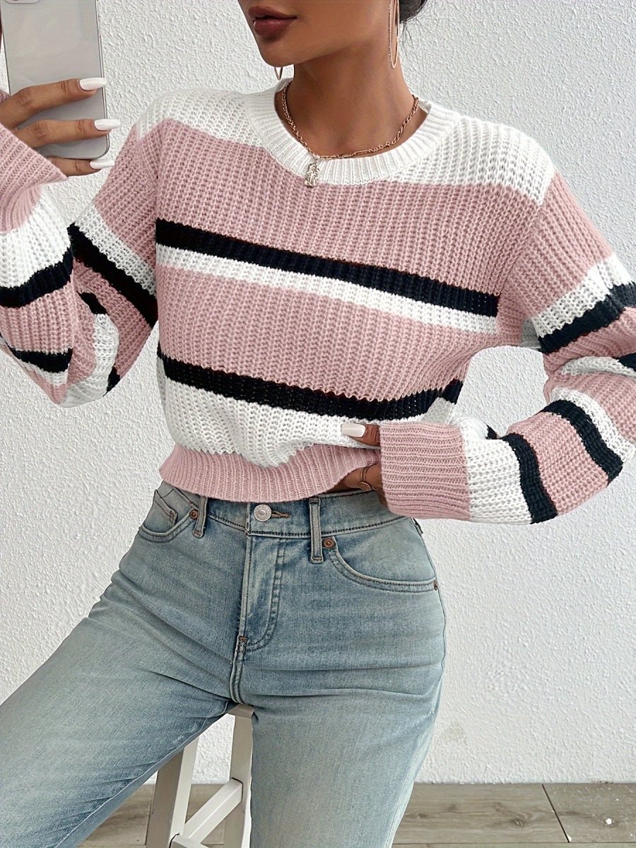 Gestreifter kurzer Damenstrickpullover
