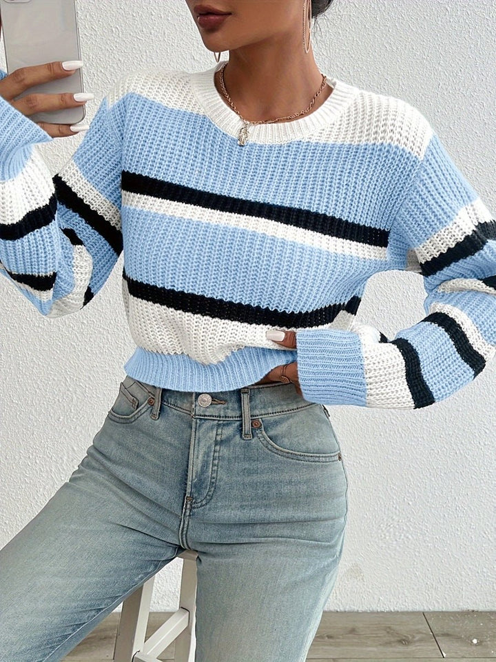 Gestreifter kurzer Damenstrickpullover
