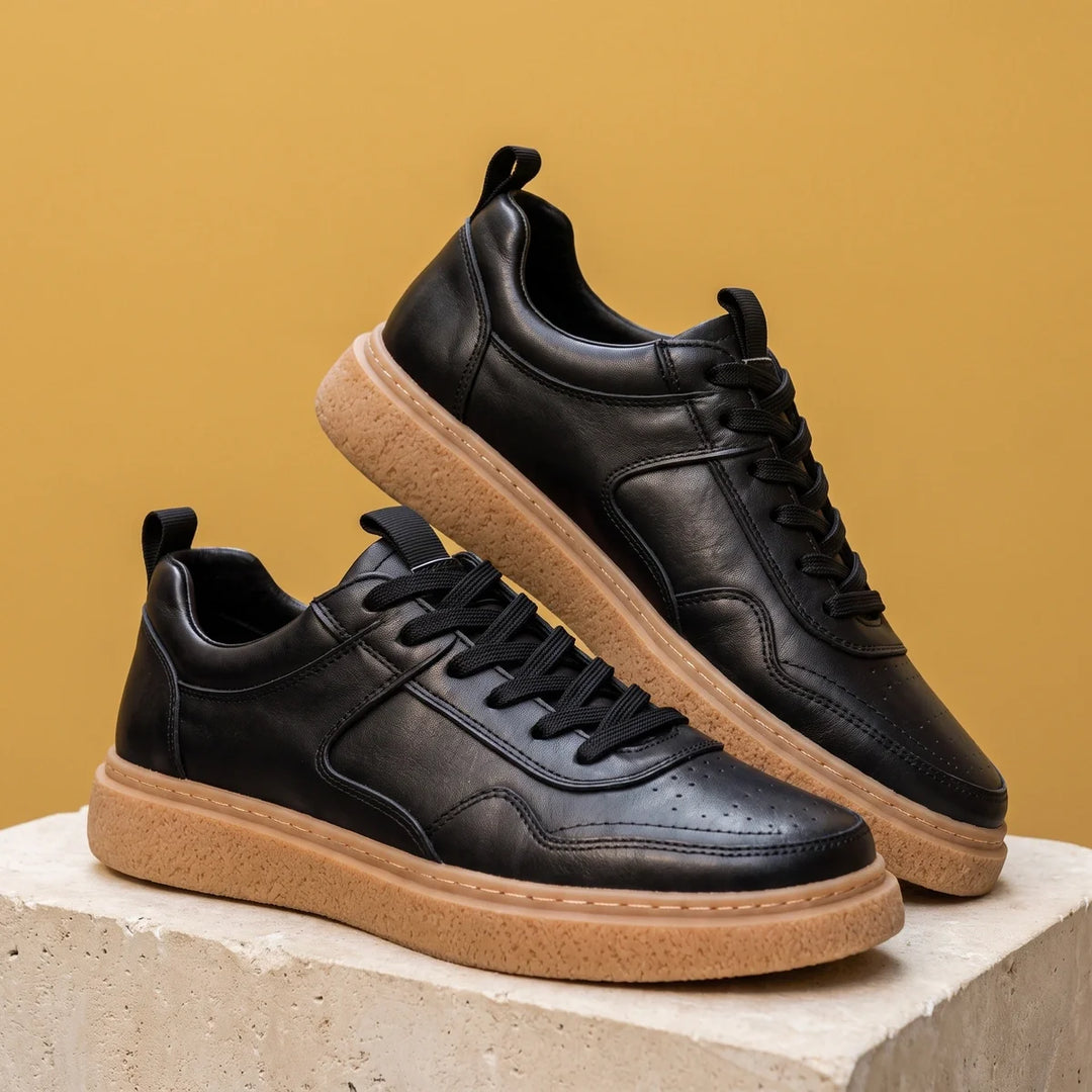 Sneakers i ruskindslæder til herrer med kraftig gummisål