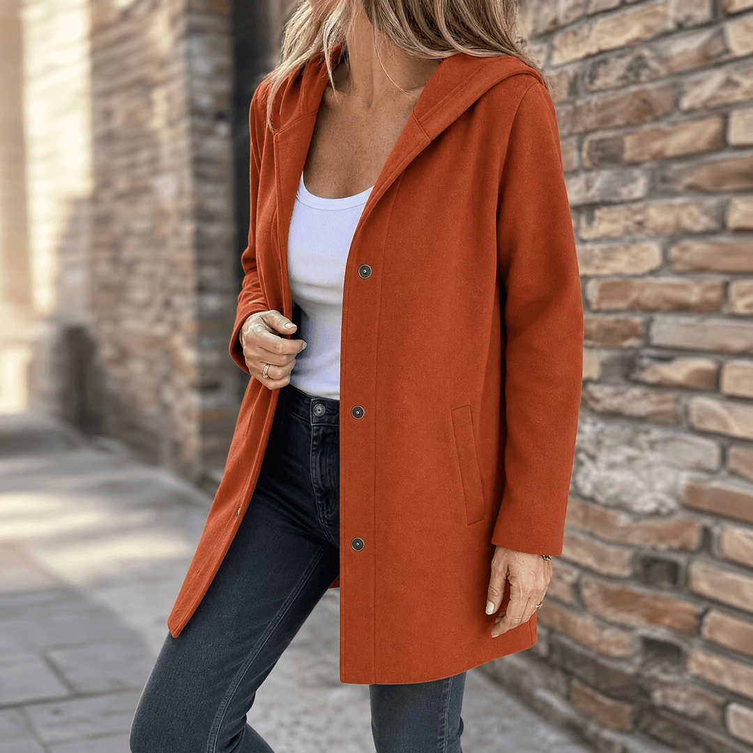 Gebreid damesvest met capuchon en knoopsluiting aan de voorkant
