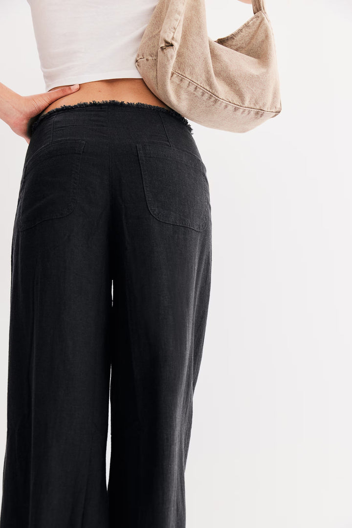 Tilde | Women's Wide-Legged Jeans – Light Denim, Relaxed Fit-Metro Lane Plaza