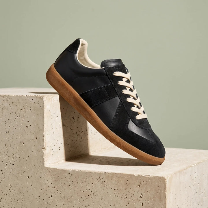 Sneakers i ruskind til herrer med paneler og gummisål
