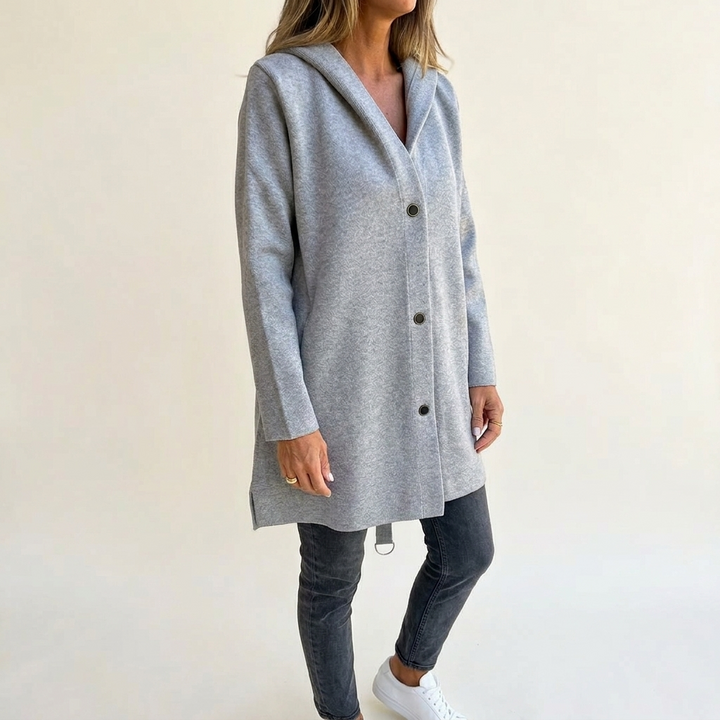 Gebreid damesvest met capuchon en knoopsluiting aan de voorkant