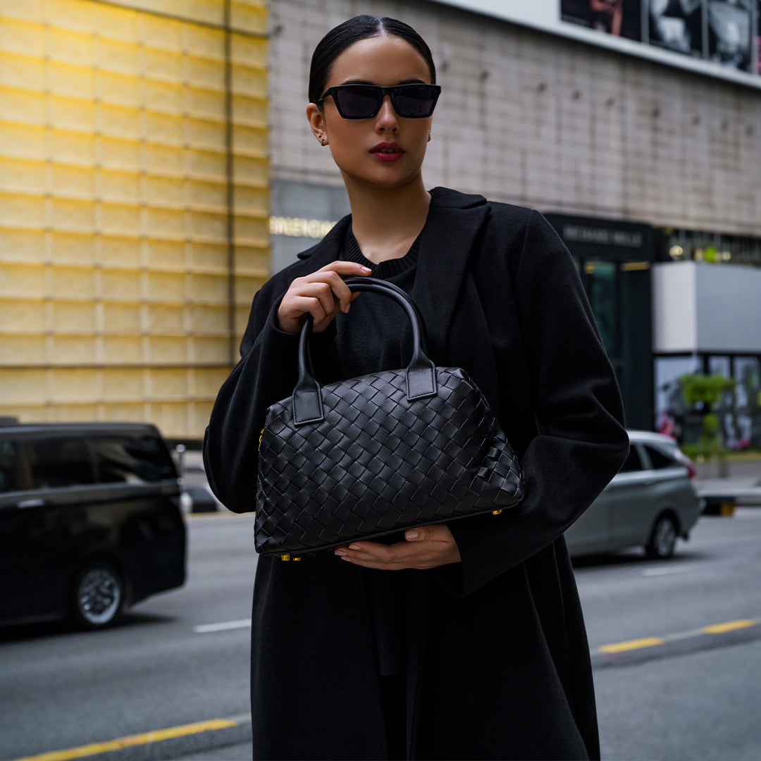 Women's Elegant Leather Handbag - Timeless Style for Everyday Use-Metro Lane Plaza