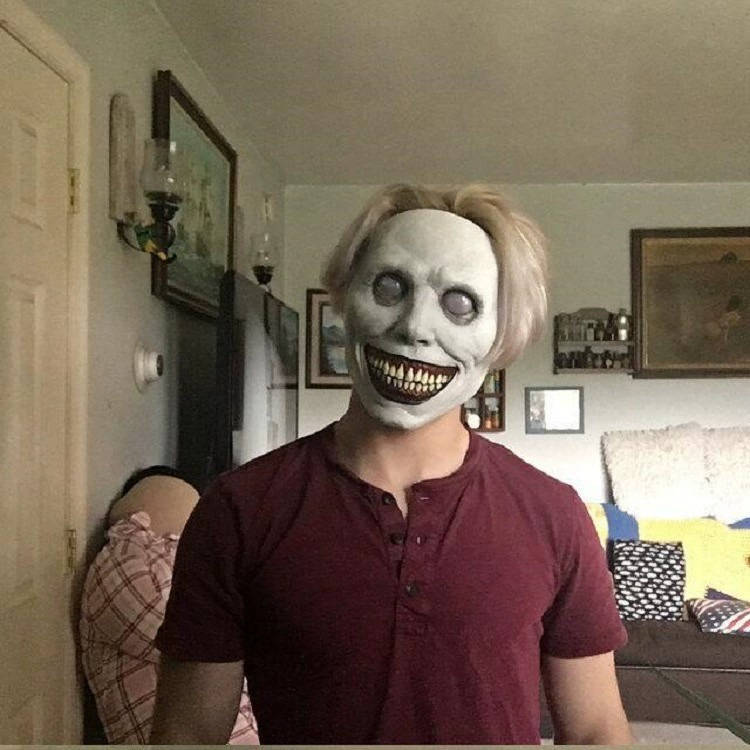 Maschera spaventosa da demone bianco sorridente per cosplay di Halloween