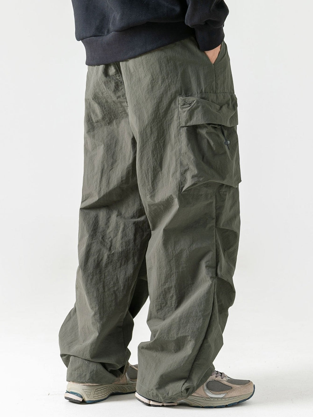 Men's Water-Resistant Cargo Pants for Outdoor and Hiking Activities-Metro Lane Plaza