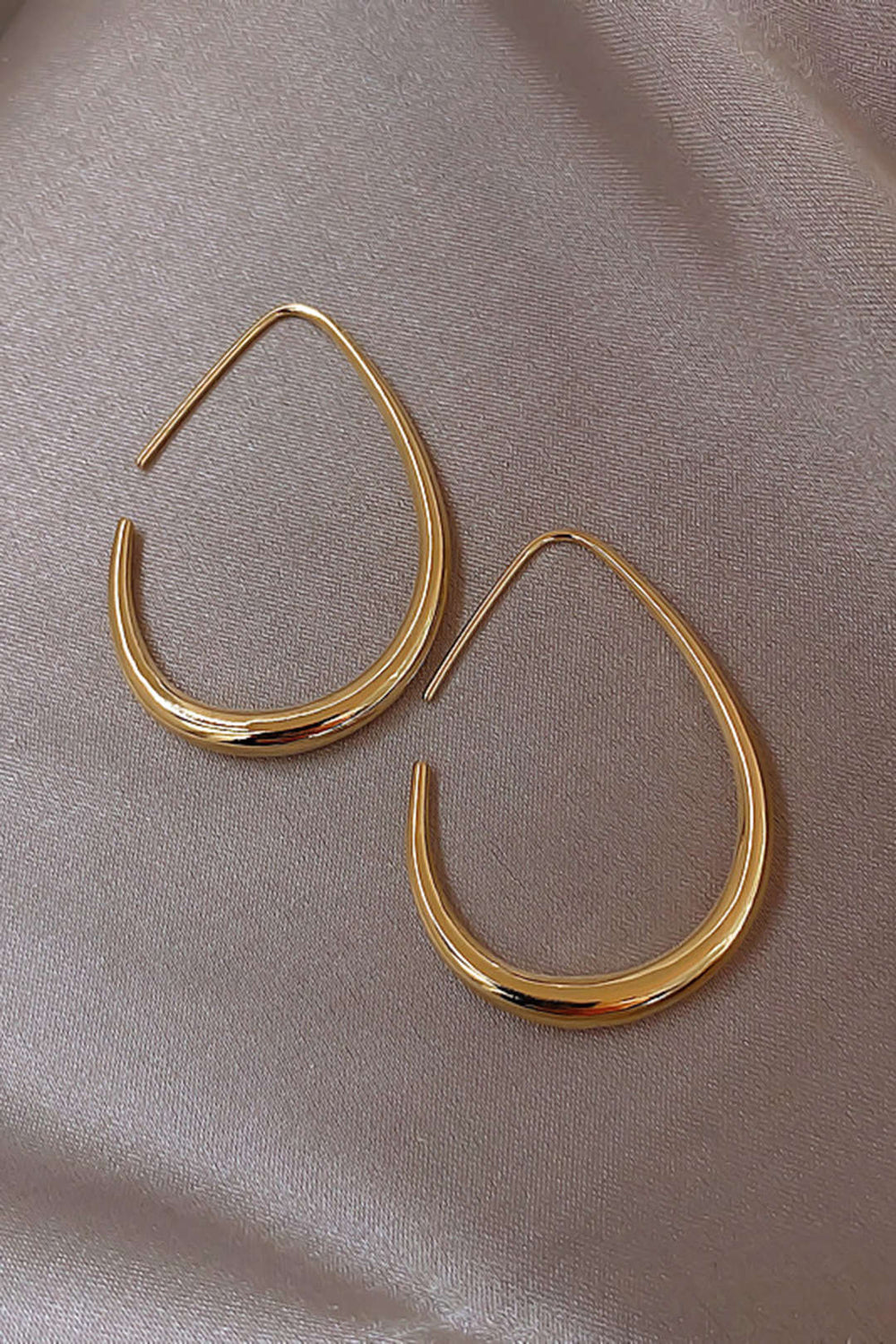 Kaira | Women's Oval Metal Earrings-Metro Lane Plaza