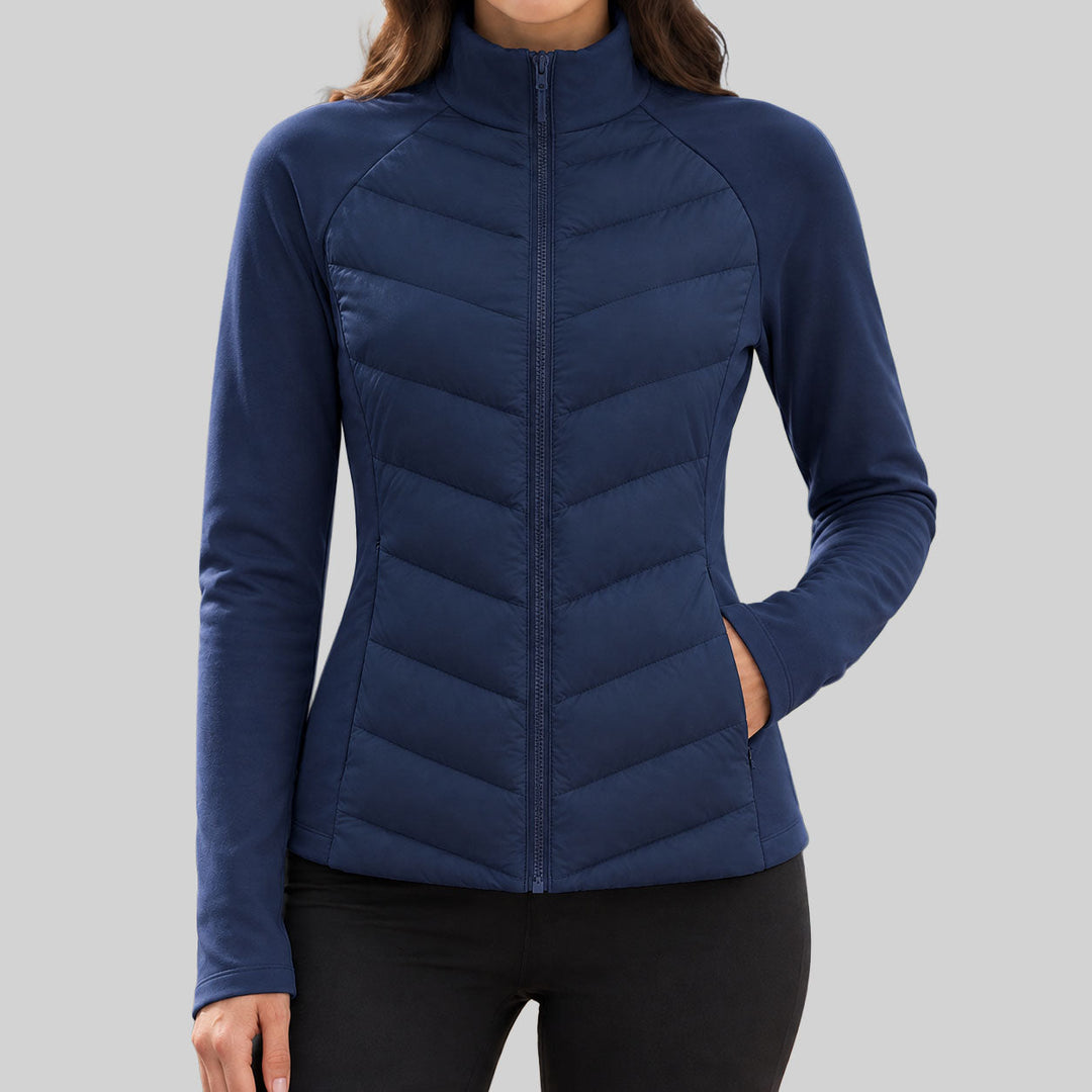 Damenjacke mit hohem Kragen, Reißverschluss und Chevron-Steppung