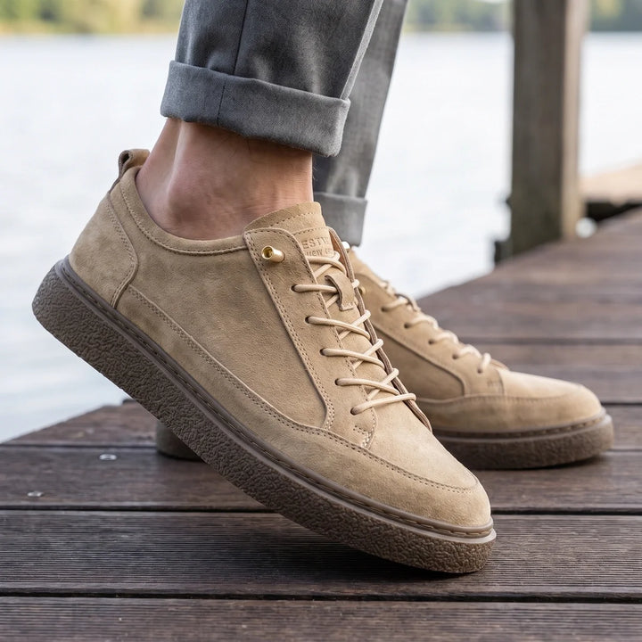 Sneakers i ægte ruskind til herrer med snørebånd og krepsål