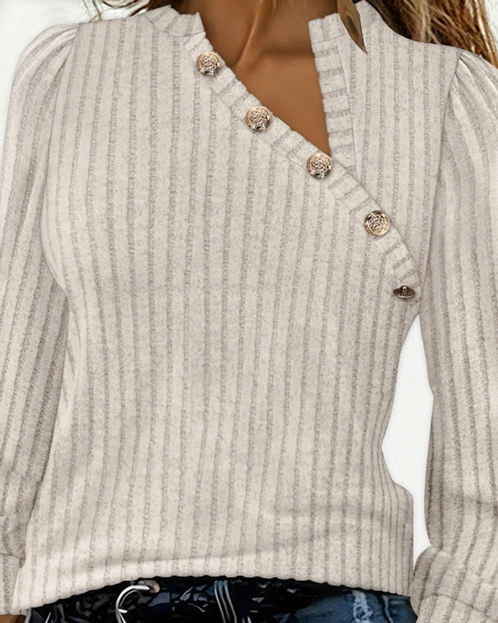 Gerippter Damenpullover mit asymmetrischem V-Ausschnitt und Knöpfen