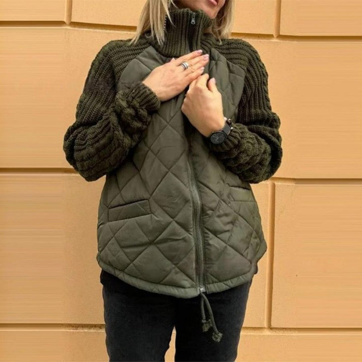 Leichte wattierte Jacke für Damen mit Strickstoff und Kordelzug