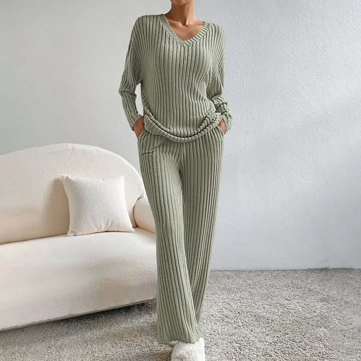 Tricia | Women's V-neck Knitted Set with Loose Fit-Metro Lane Plaza